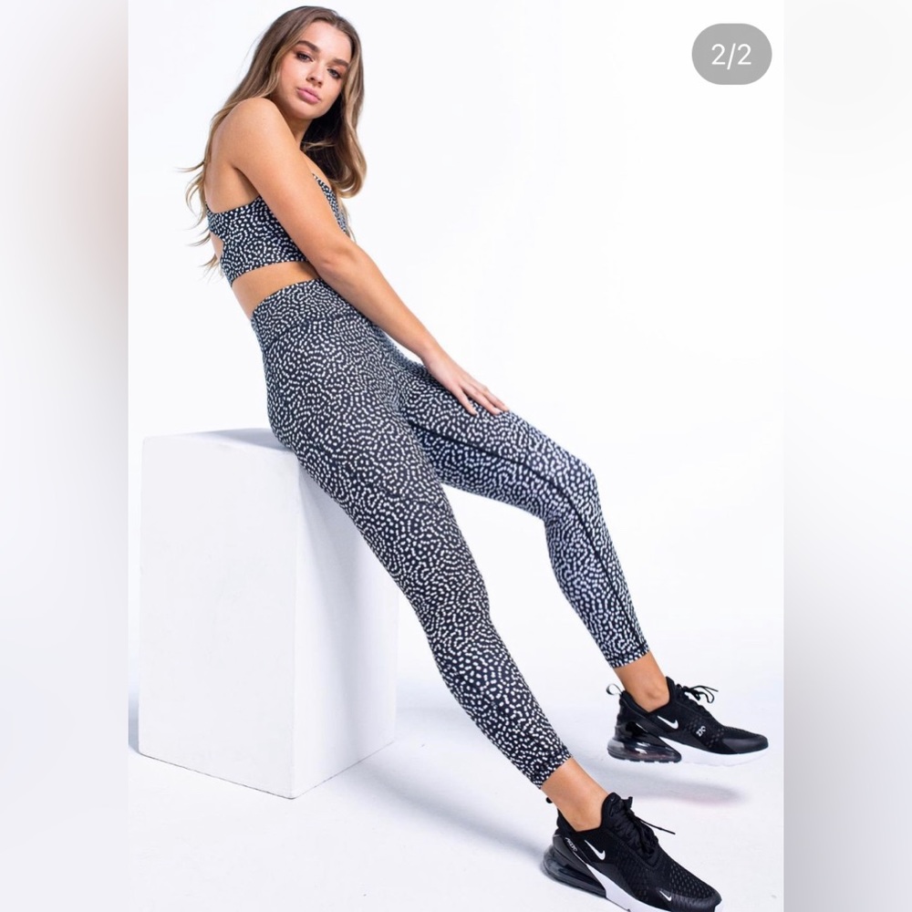 Doyoueven leggings size small and bra medium set